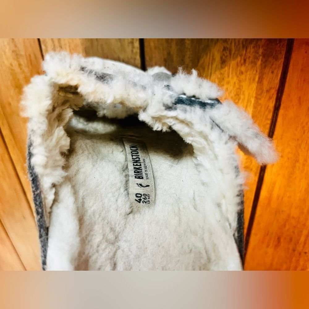 Birkenstock Arizona Shearling slide sandals featuring grey suede Size 40 (9-9.5) - Picture 13 of 16